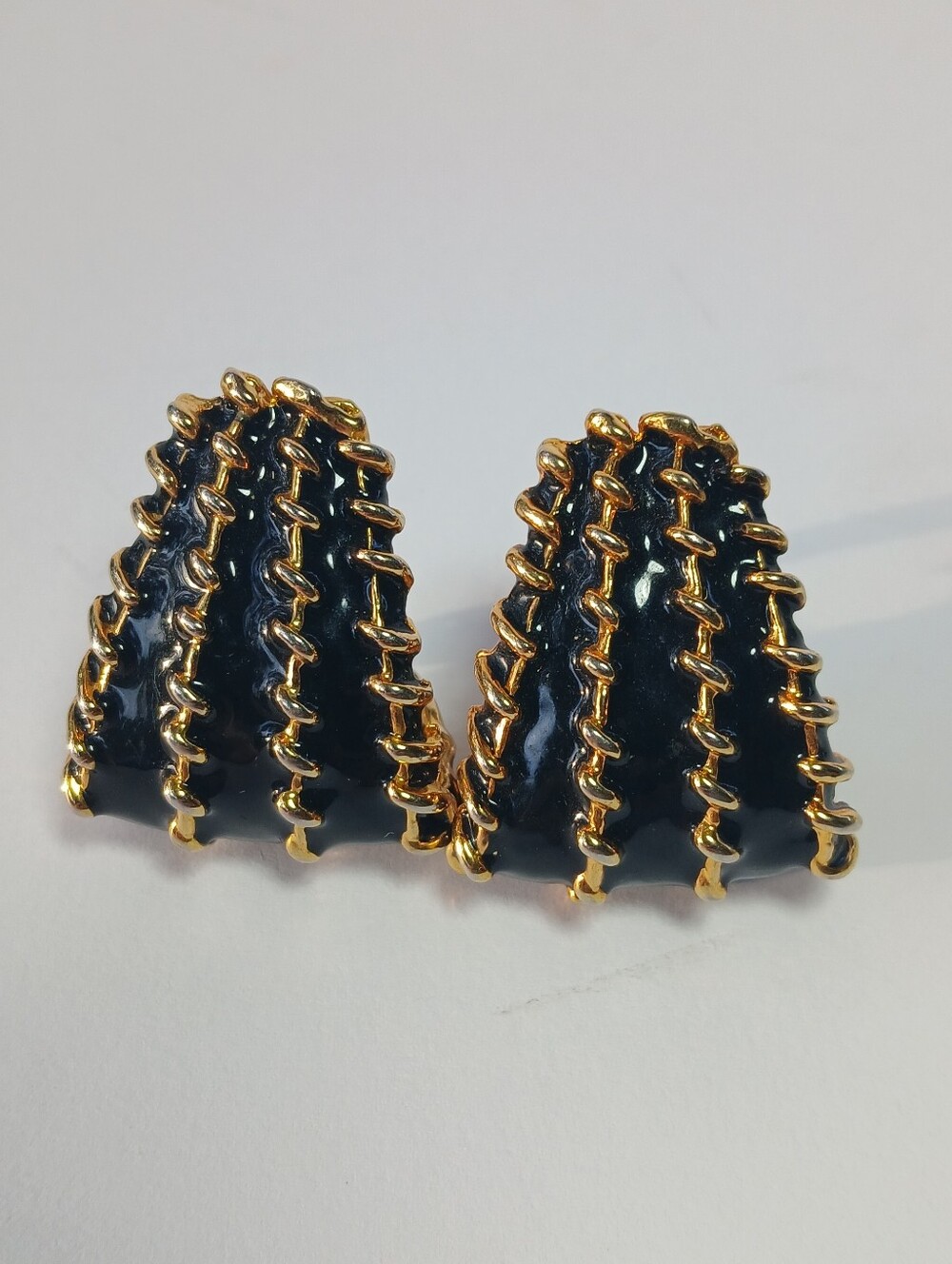 Vintage Big And Bold Chunky Bumpy Gold Tone And Black Enamel Clip-on Earrings